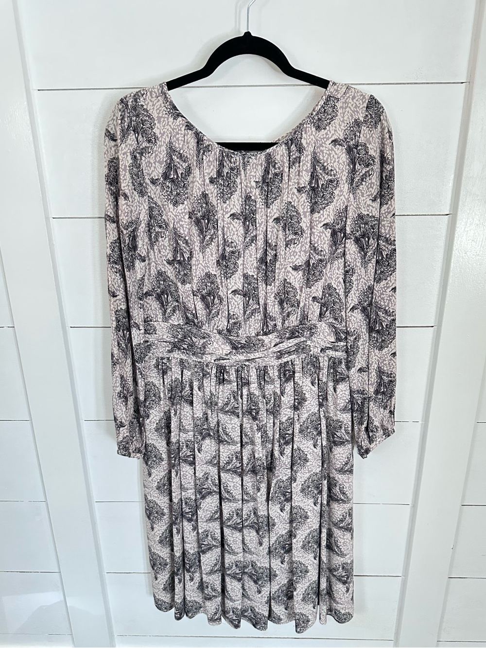 Boden Selina Floral Dress Long Sleeve Fit Flare Knee Length Grey Romantic Work - Picture 4 of 16